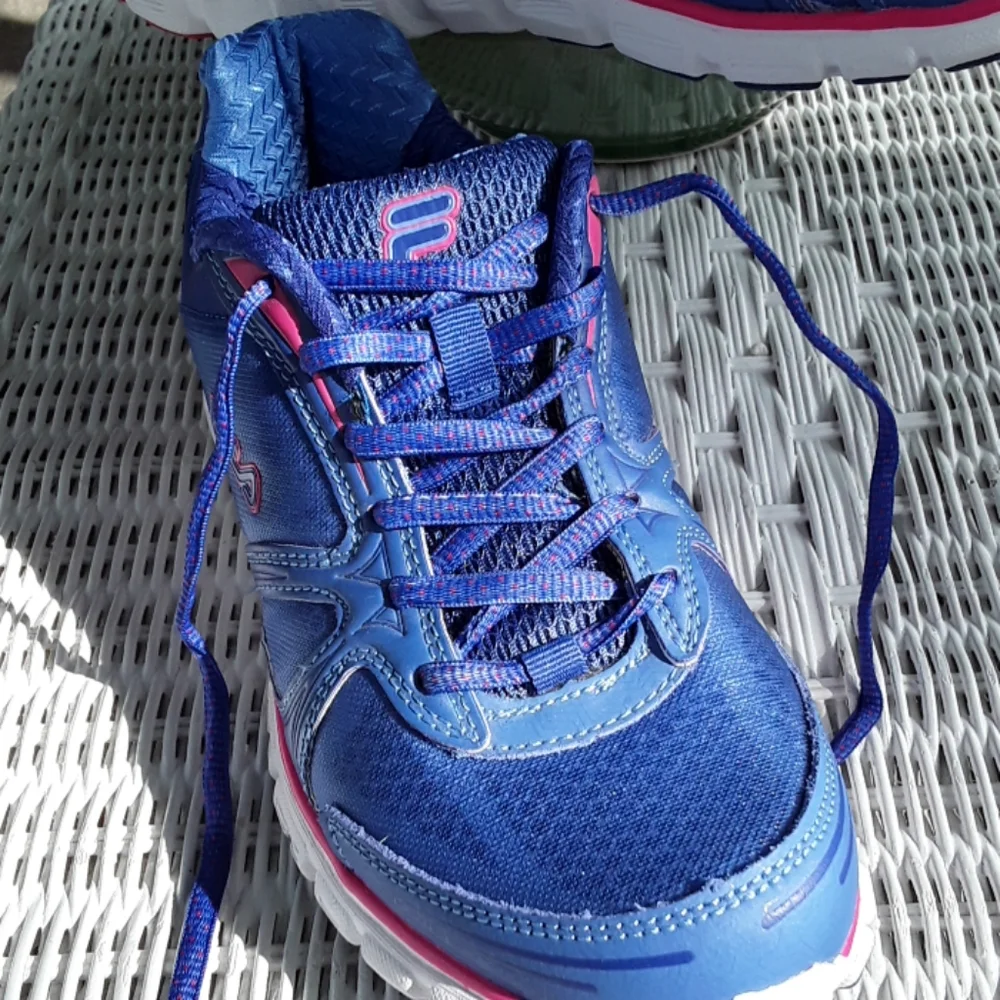 Almost New! FILA Cool Max Memory Foam Sneakers